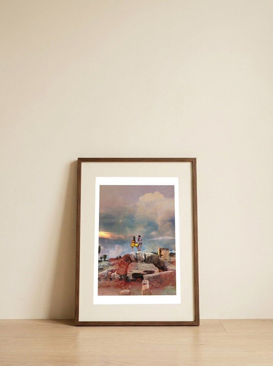 Voyageuses contemplant le crépuscule — framed, leaning against the wall