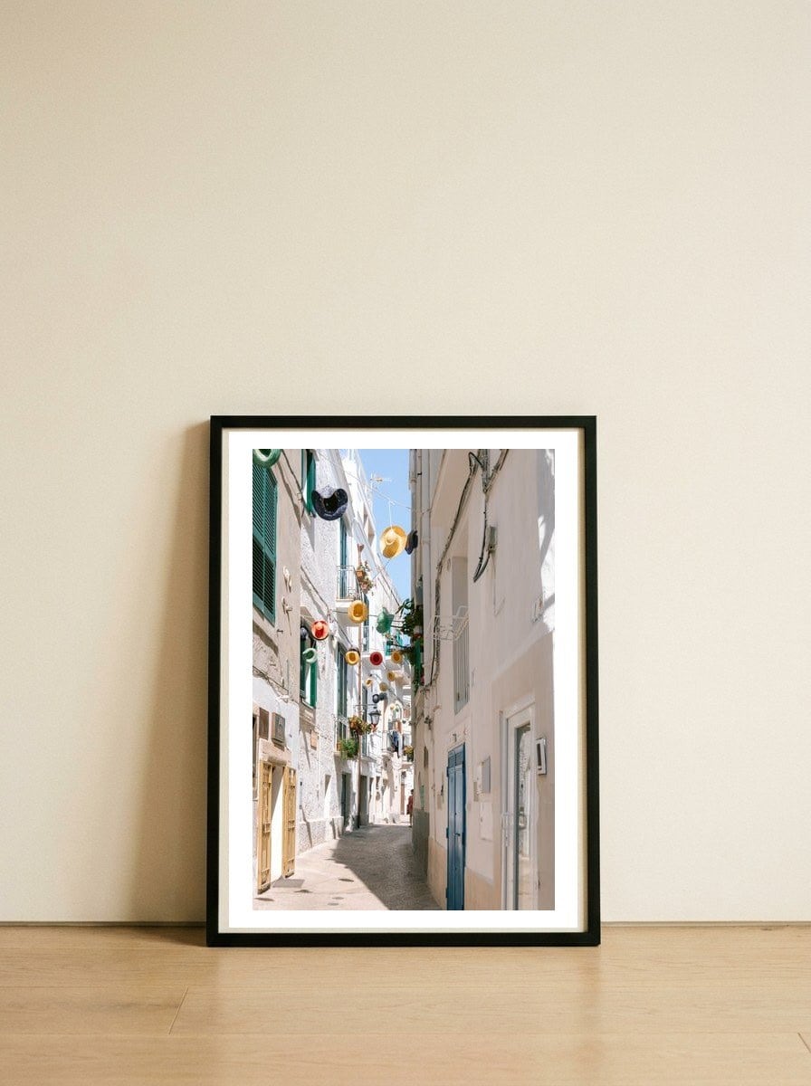Happy alley in Italy — framed, leaning against the wall